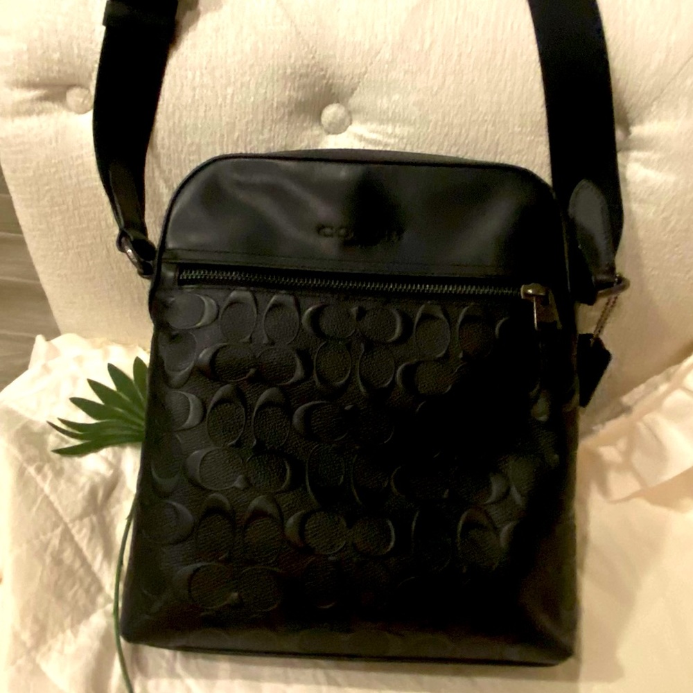 COACH Black messenger bag- barely used twice. Excellent condition. Leather